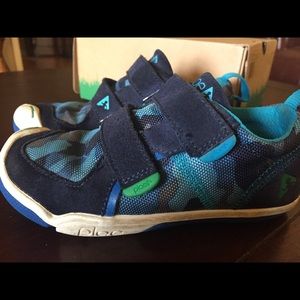 Plae brand blue camouflage tennis shoes